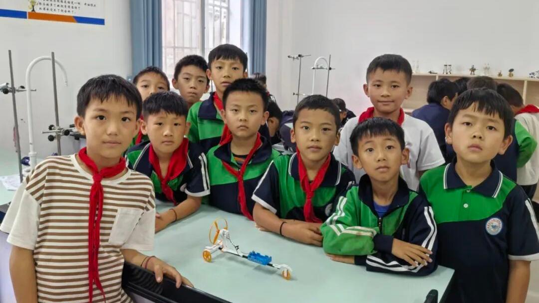 科普课程包，点亮山那头的科学梦